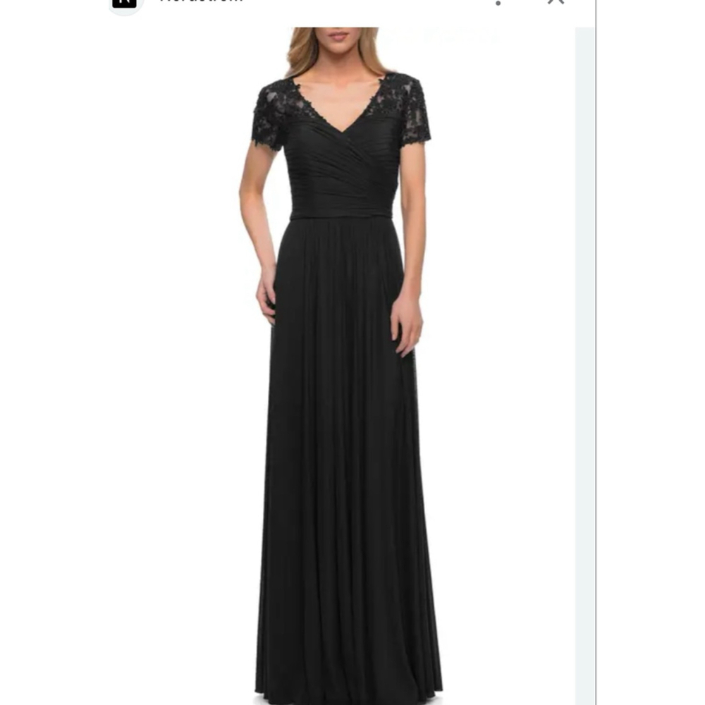 NWT La Femme Gown 29772 Floral
Embroidered Sheath Dress in Black Size 8